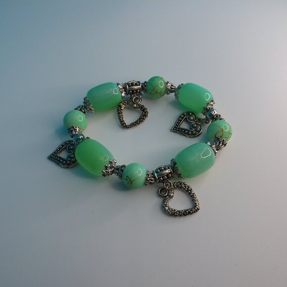 Women's Green Clear Crystal beaded Bracelet, with little silver hearts - Picture 7 of 8